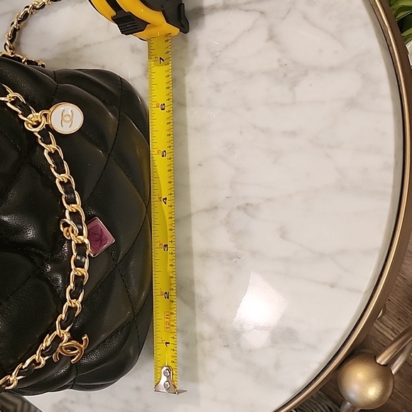 NWOT Chanel Beauty Black Quilted Shoulder Bag with Gold Chain - Picture 11 of 13